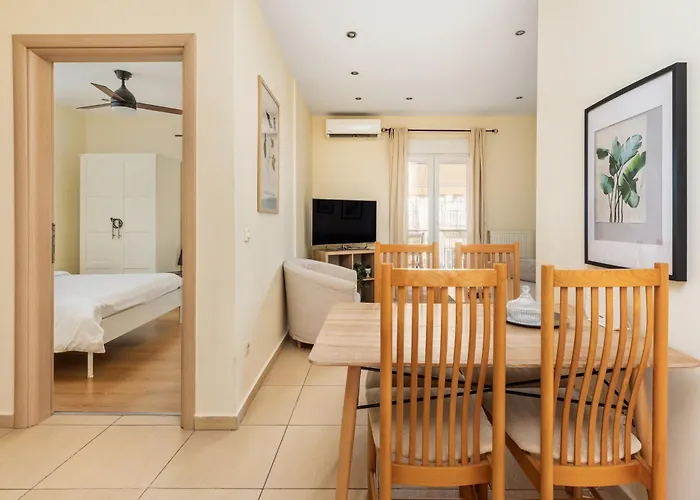 Elegant City Center Apartment